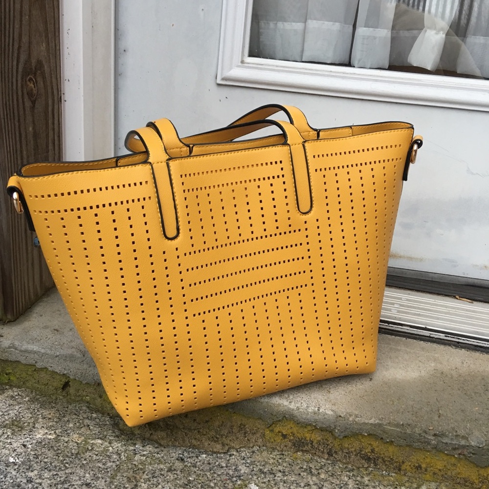 LOLA accessories jaune purse